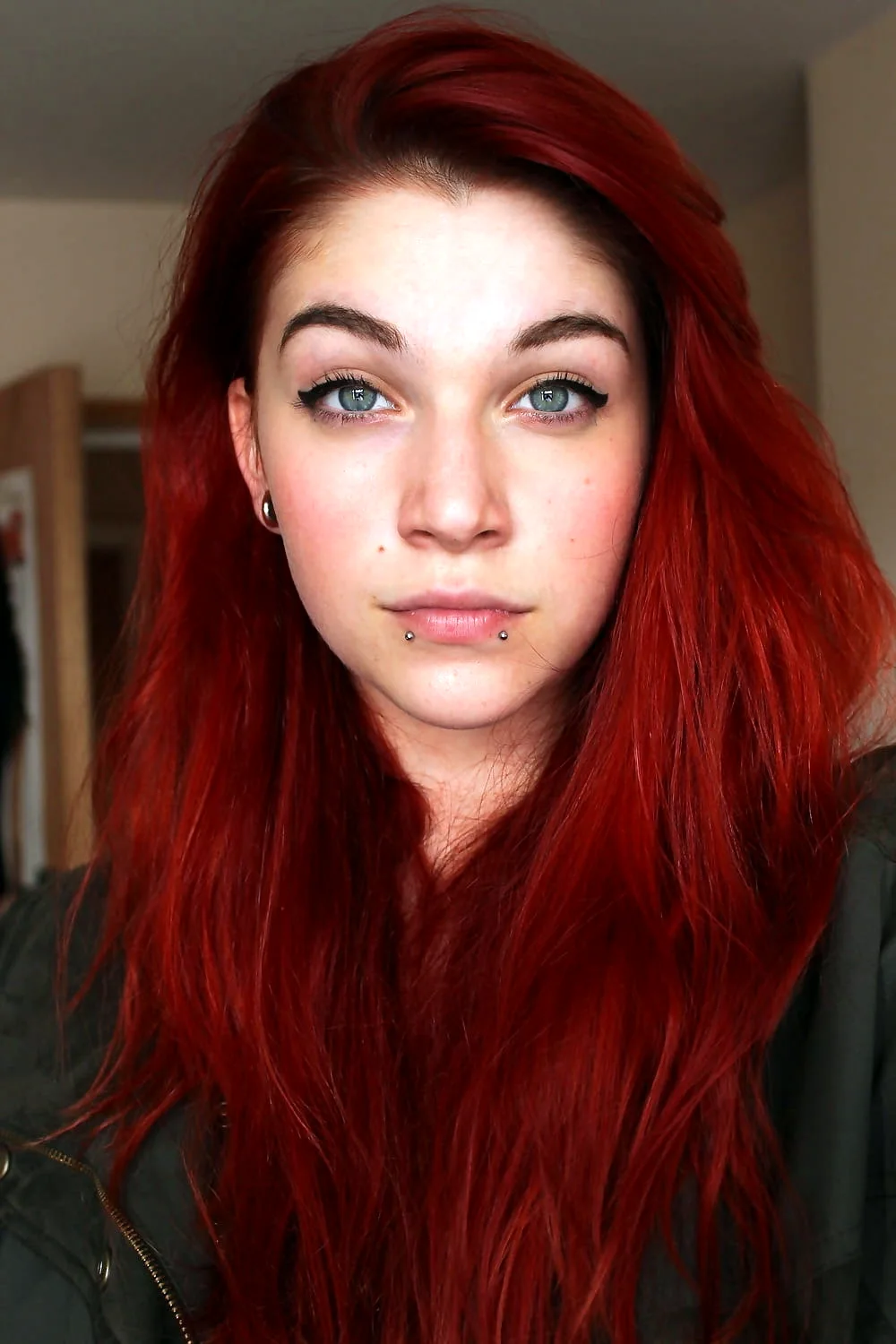 Красные волосы и брови