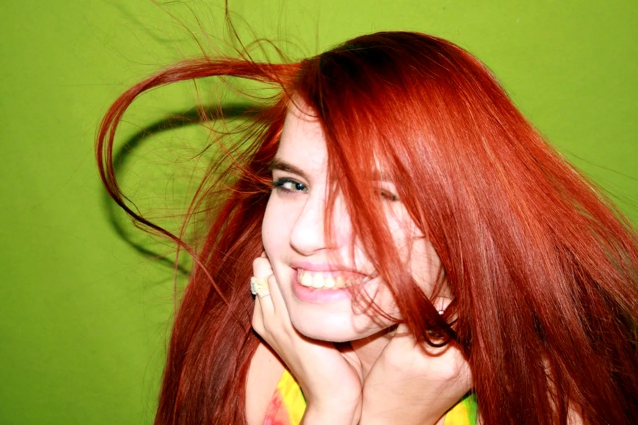 Красный янтарь цвет волос