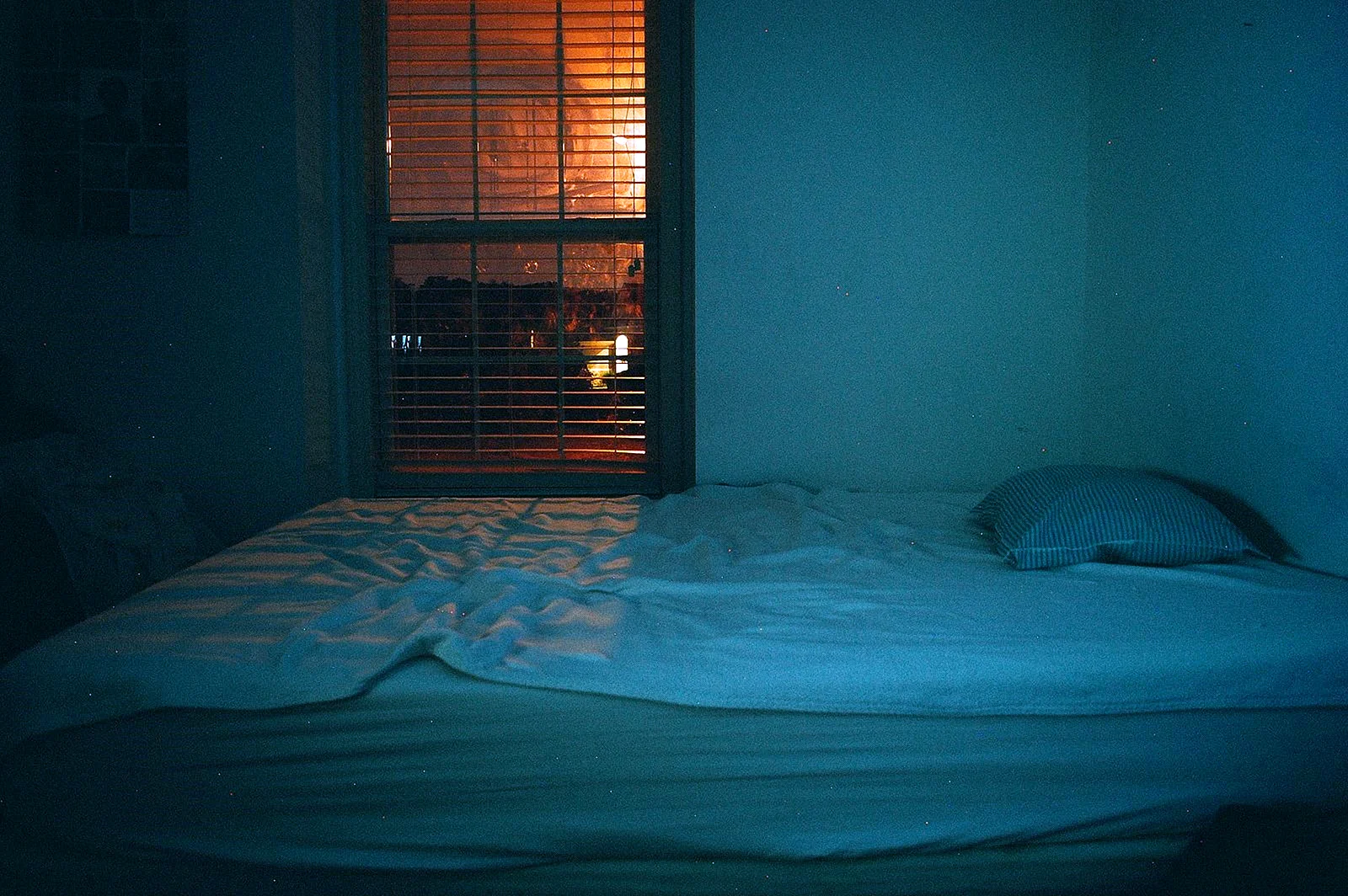 Фото комнаты с кроватью гача