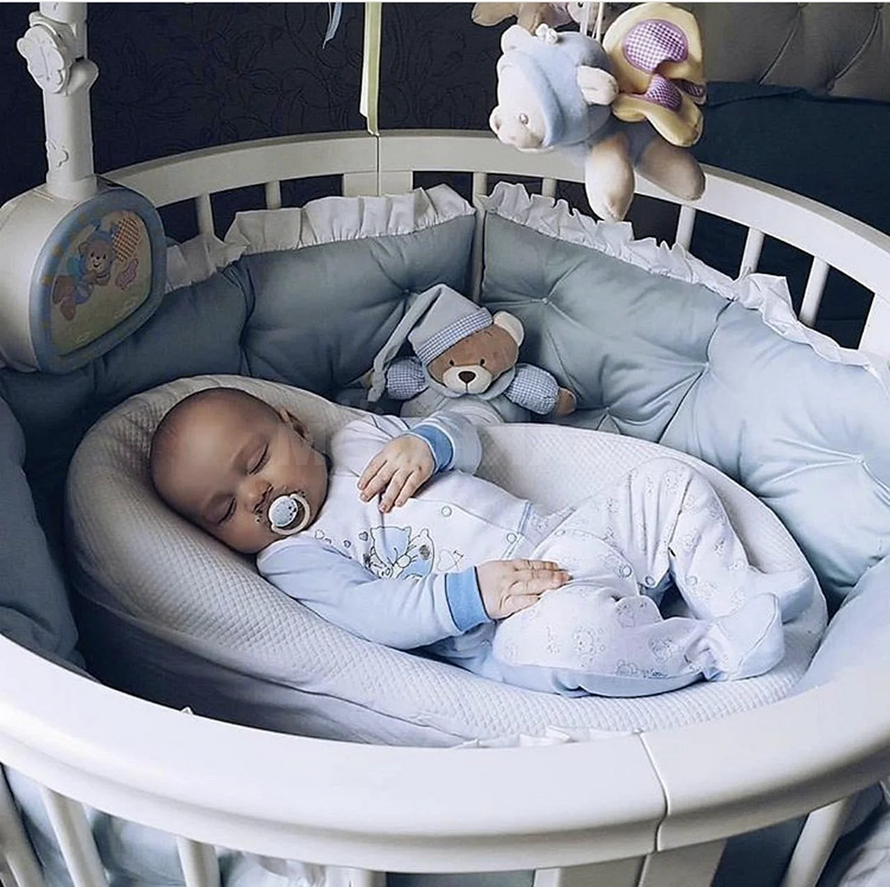 Кроватка для новорожденного мальчика круглая
