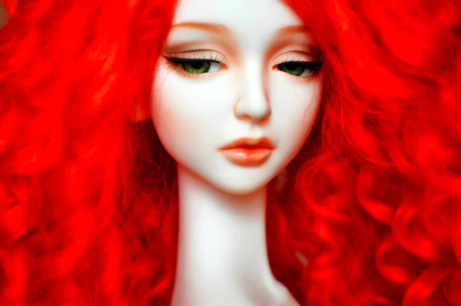 Кукла с рыжими волосами