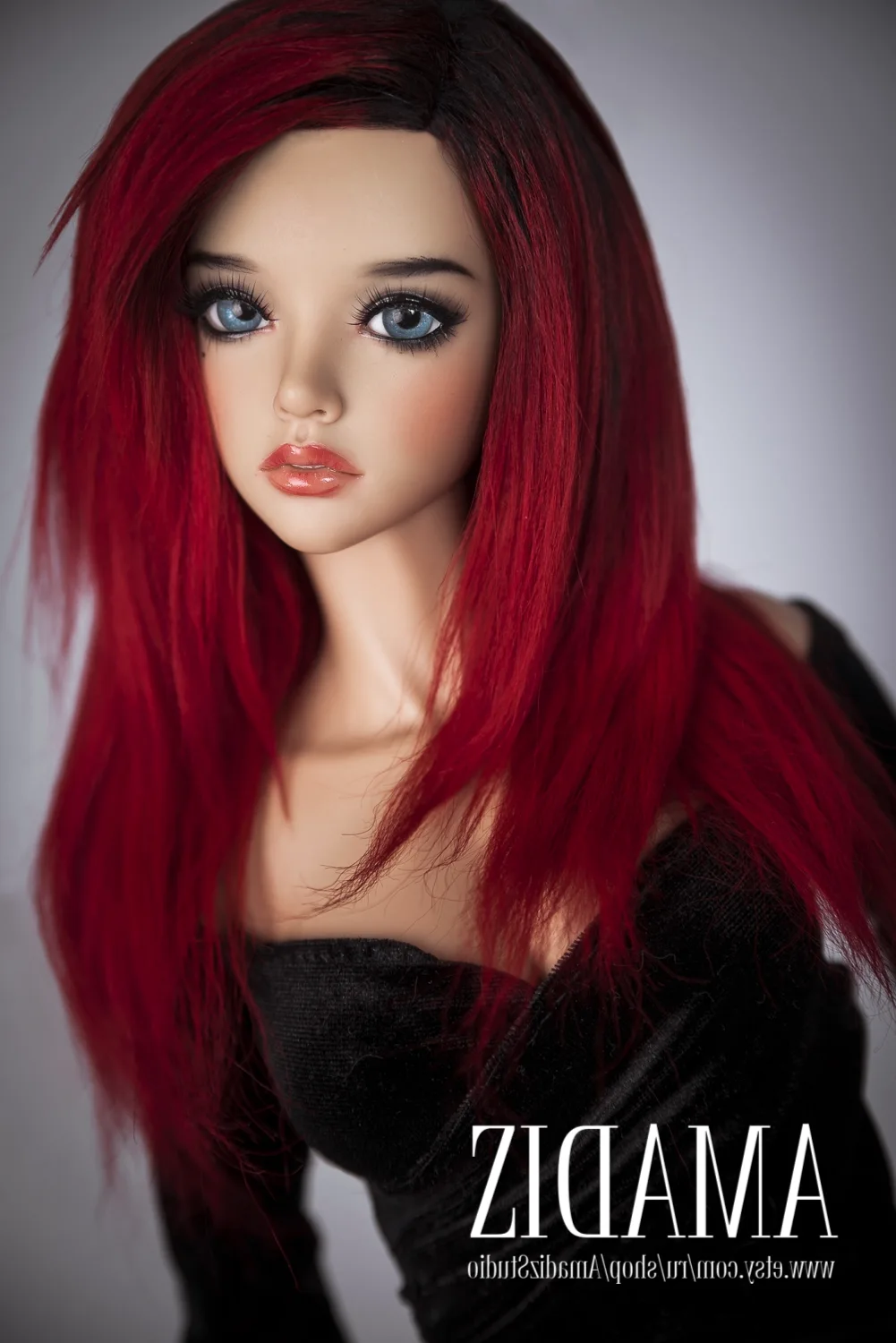 Куколка с красными волосами