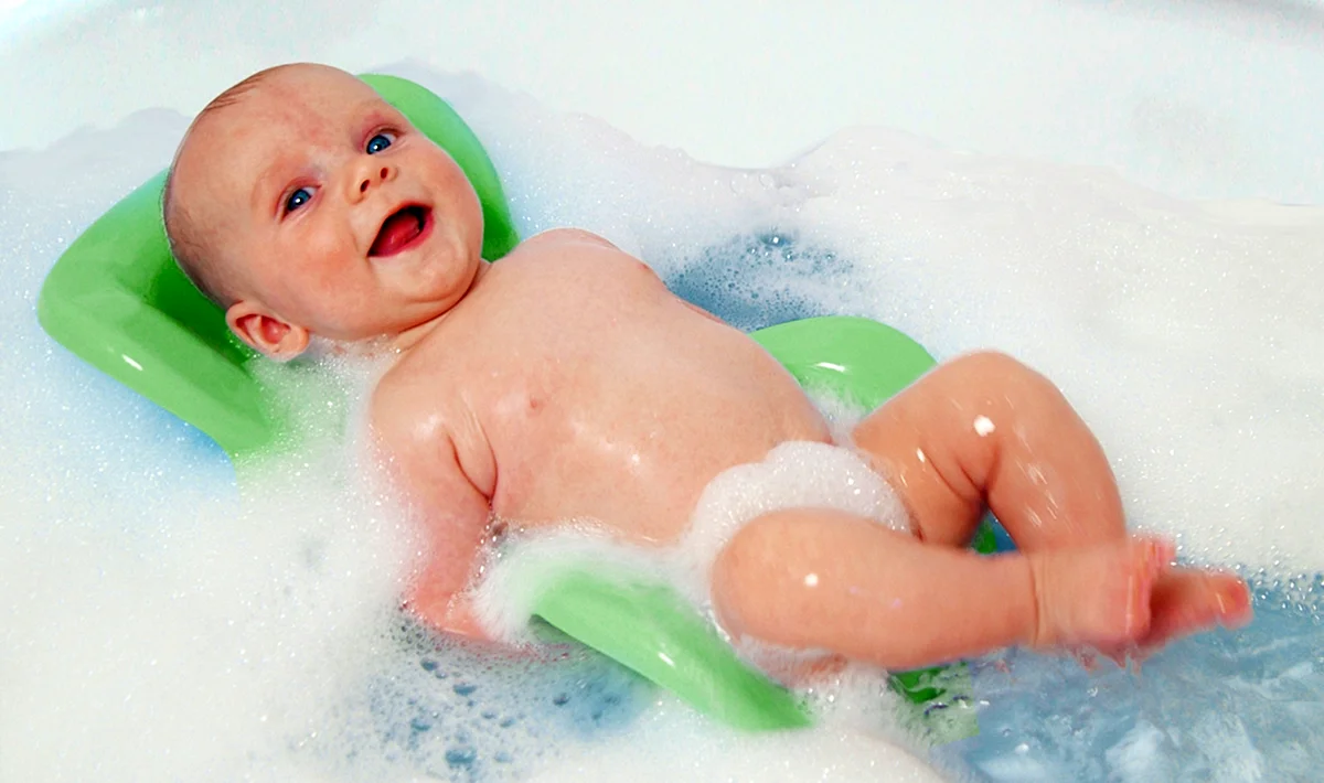 Малыши купаются в ванне (54 фото)