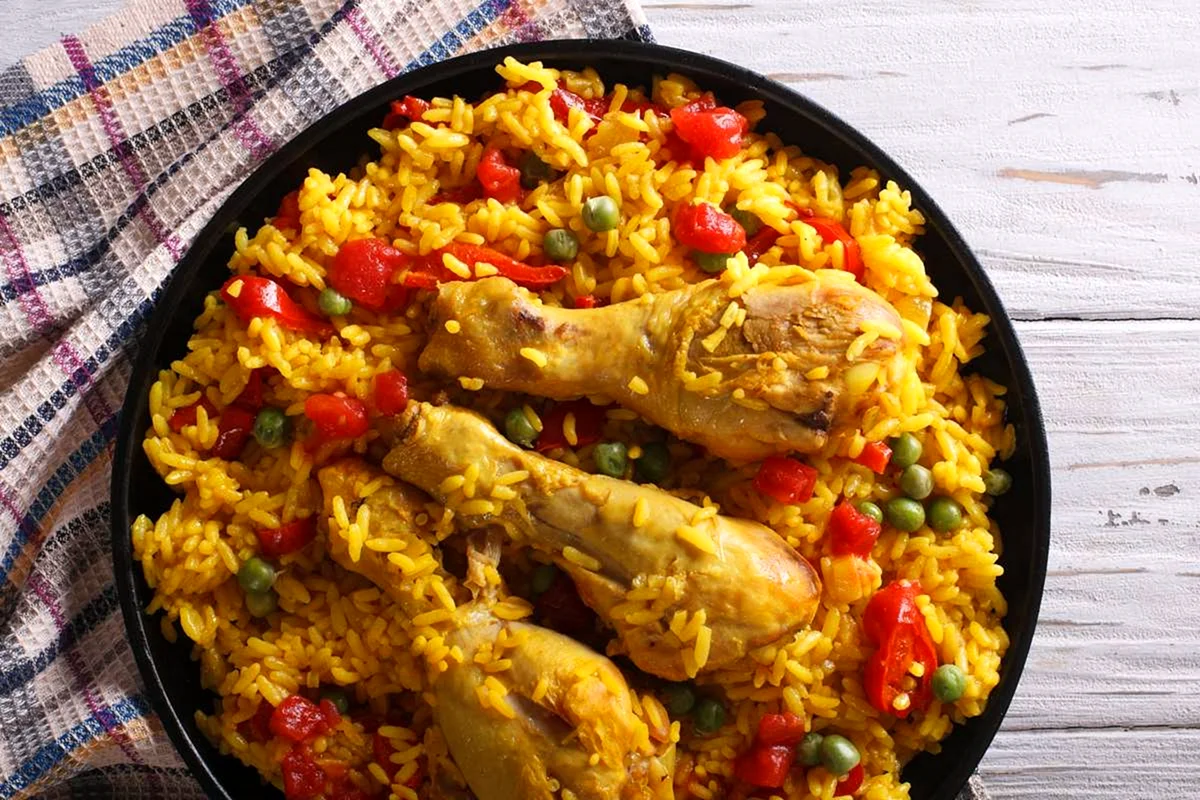 Курица с рисом и овощами по-каталонски