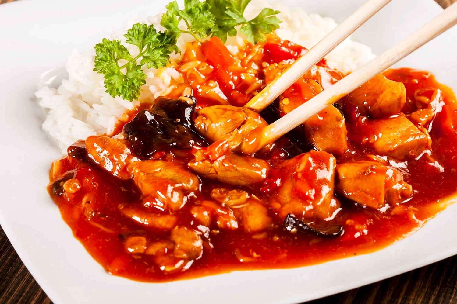 Курица в кисло-сладком соусе по-китайски с овощами