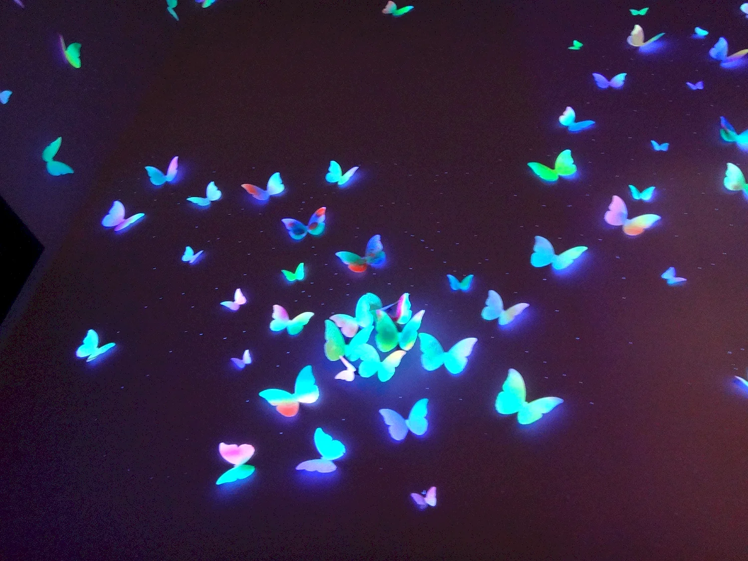 Лазерный проектор порхающие бабочки