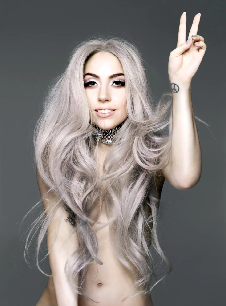 Леди Гага с длинными волосами