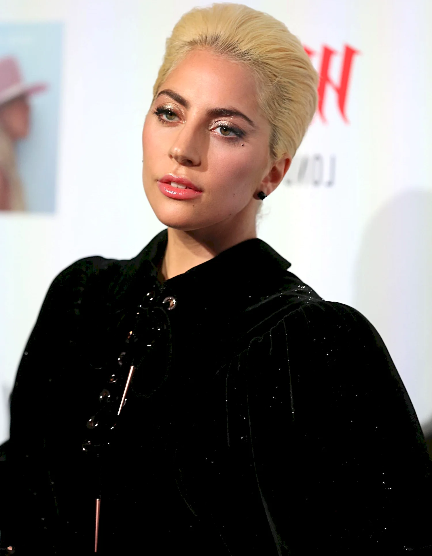 Леди Гага с короткой стрижкой