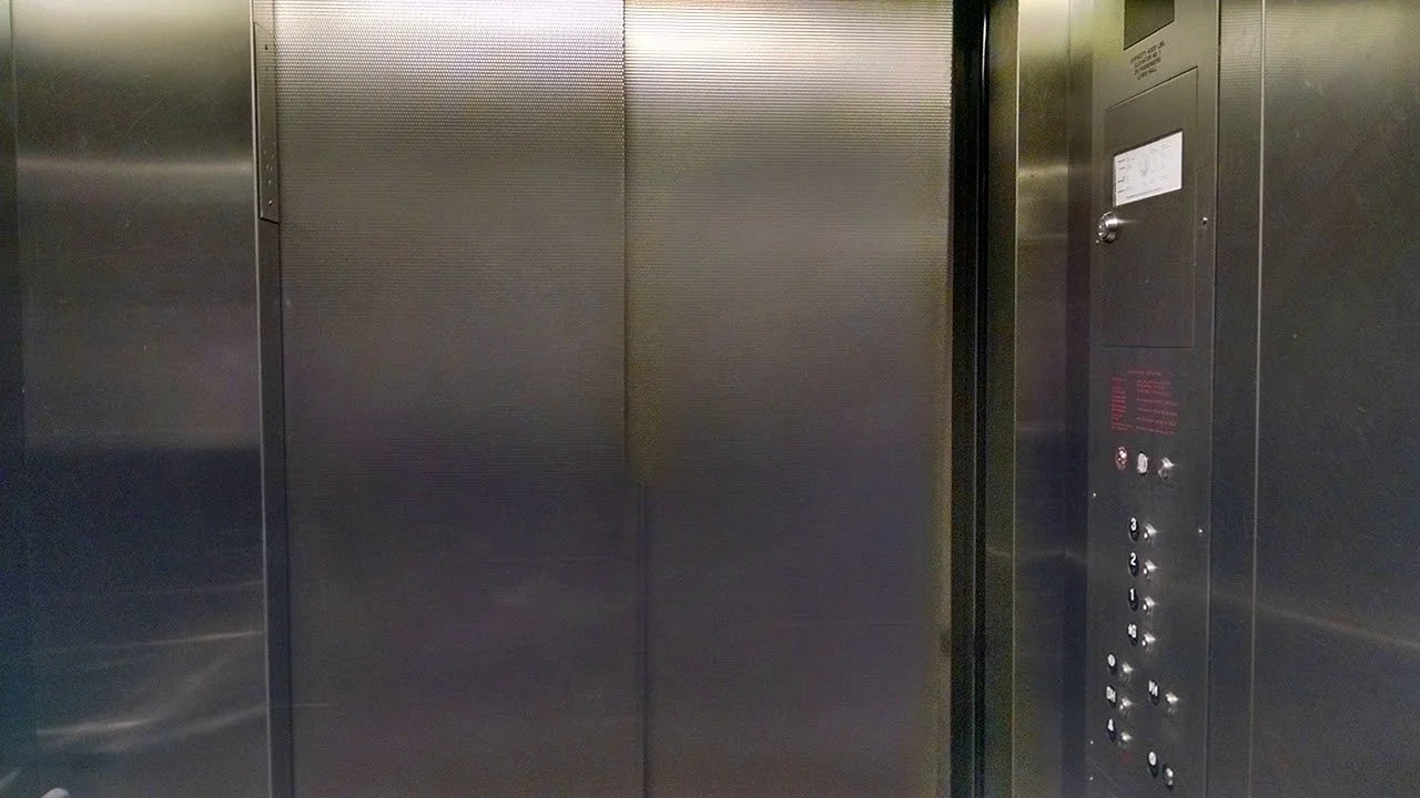 Лифт Сириус шлифованная сталь