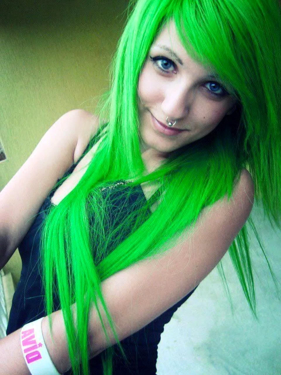 Лионель тиктокерша с зелеными волосами