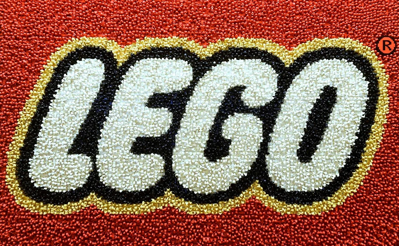 Лого компании LEGO