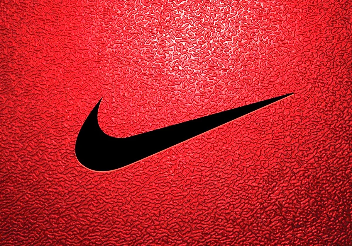Логотип найк на Красном фоне