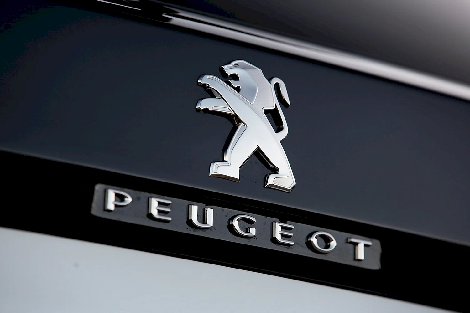 Логотип Peugeot 3008