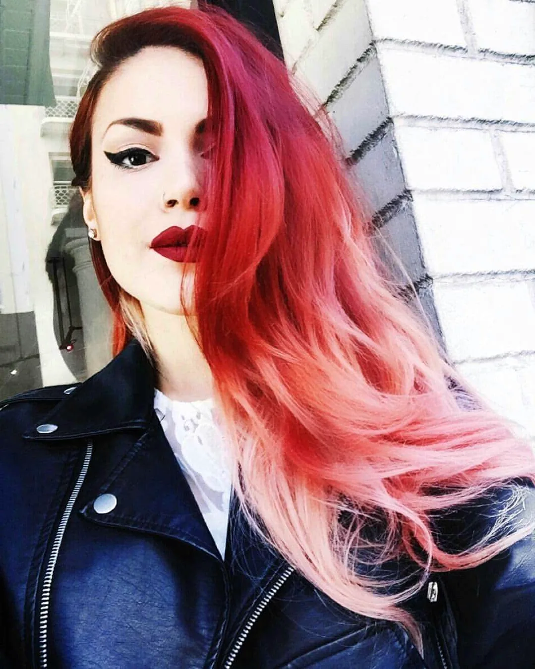 Luanna Perez розовые волосы