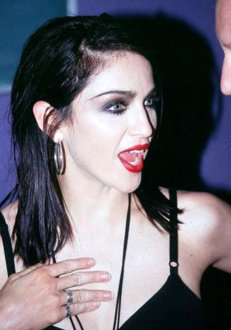 Мадонна 1991 брюнетка