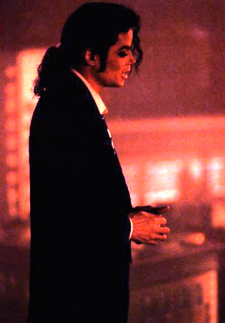 Майкл Джексон с хвостиком волос
