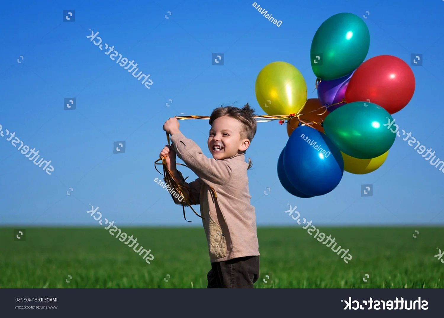 Мальчик с воздушными шарами
