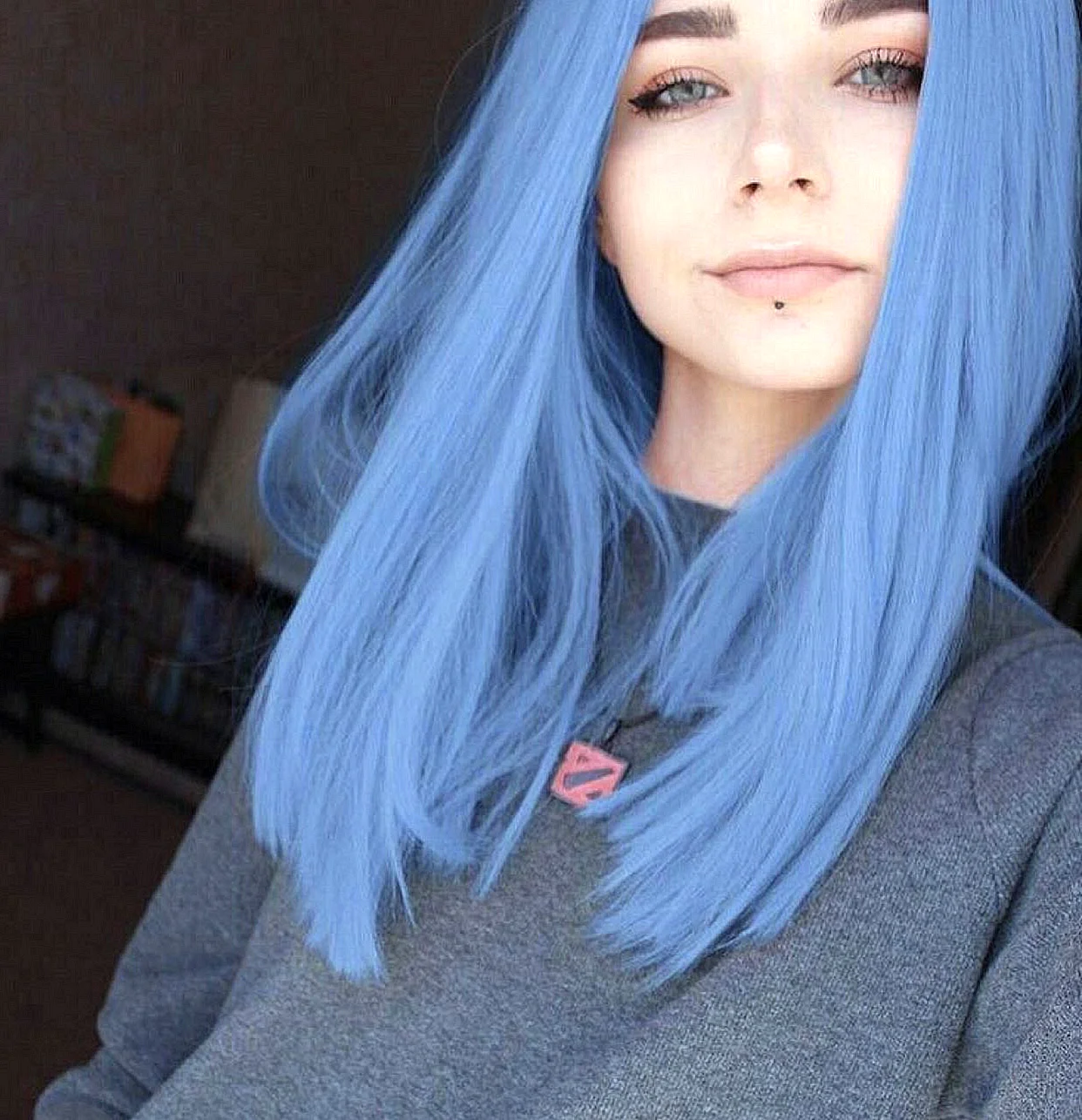 Маргарита Дегтярева с голубыми волосами