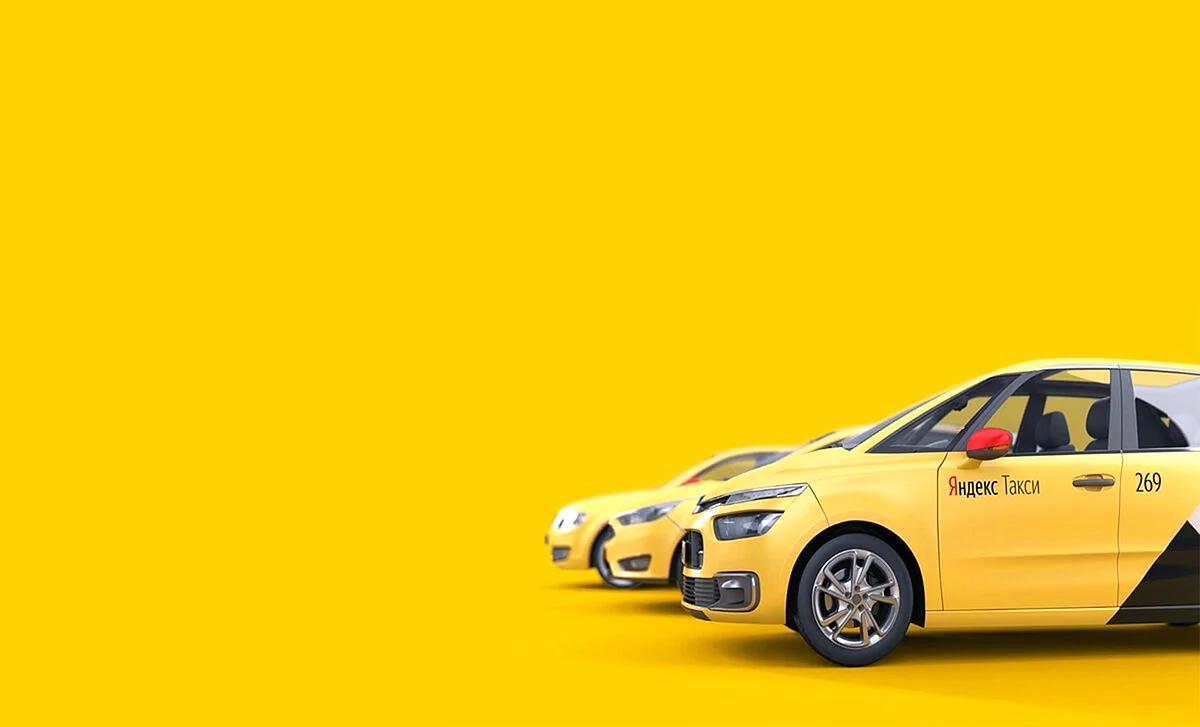 Машина на желтом фоне