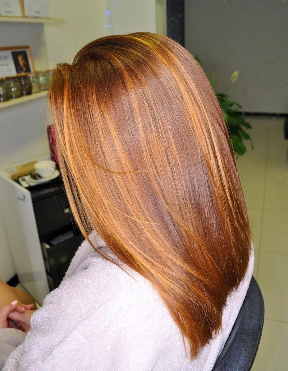 Покрасить волосы в рыжий цвет или сделать мелирование