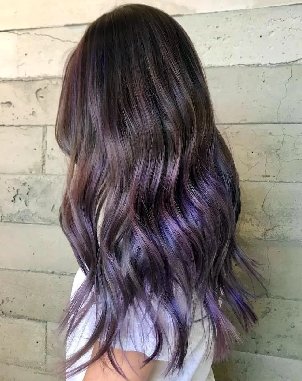 Мелирование с фиолетовым оттенком на темные волосы