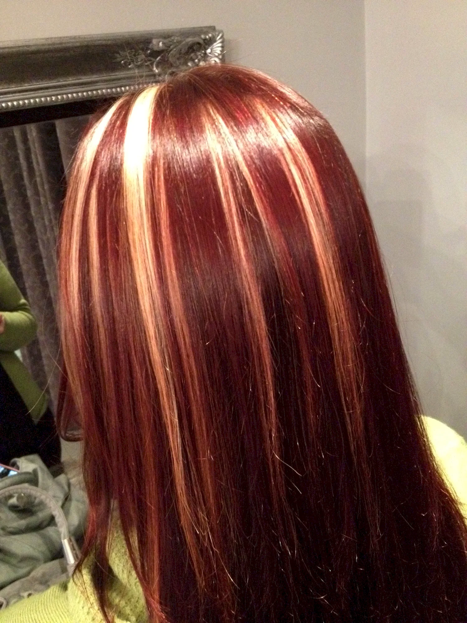 Мелирование волос с красным оттенком
