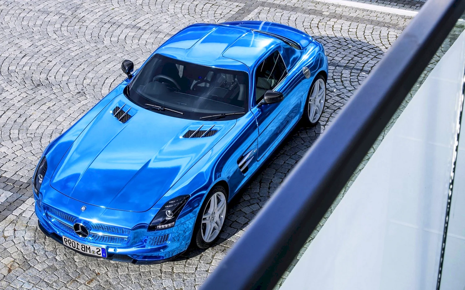 Мерседес SLS AMG синий