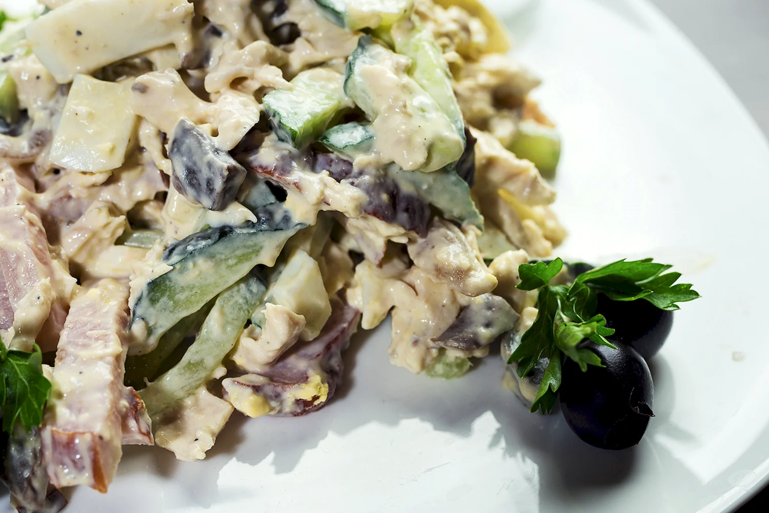 Мясной салат с грибами