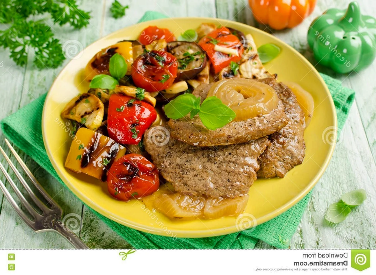Мясные блюда с овощами