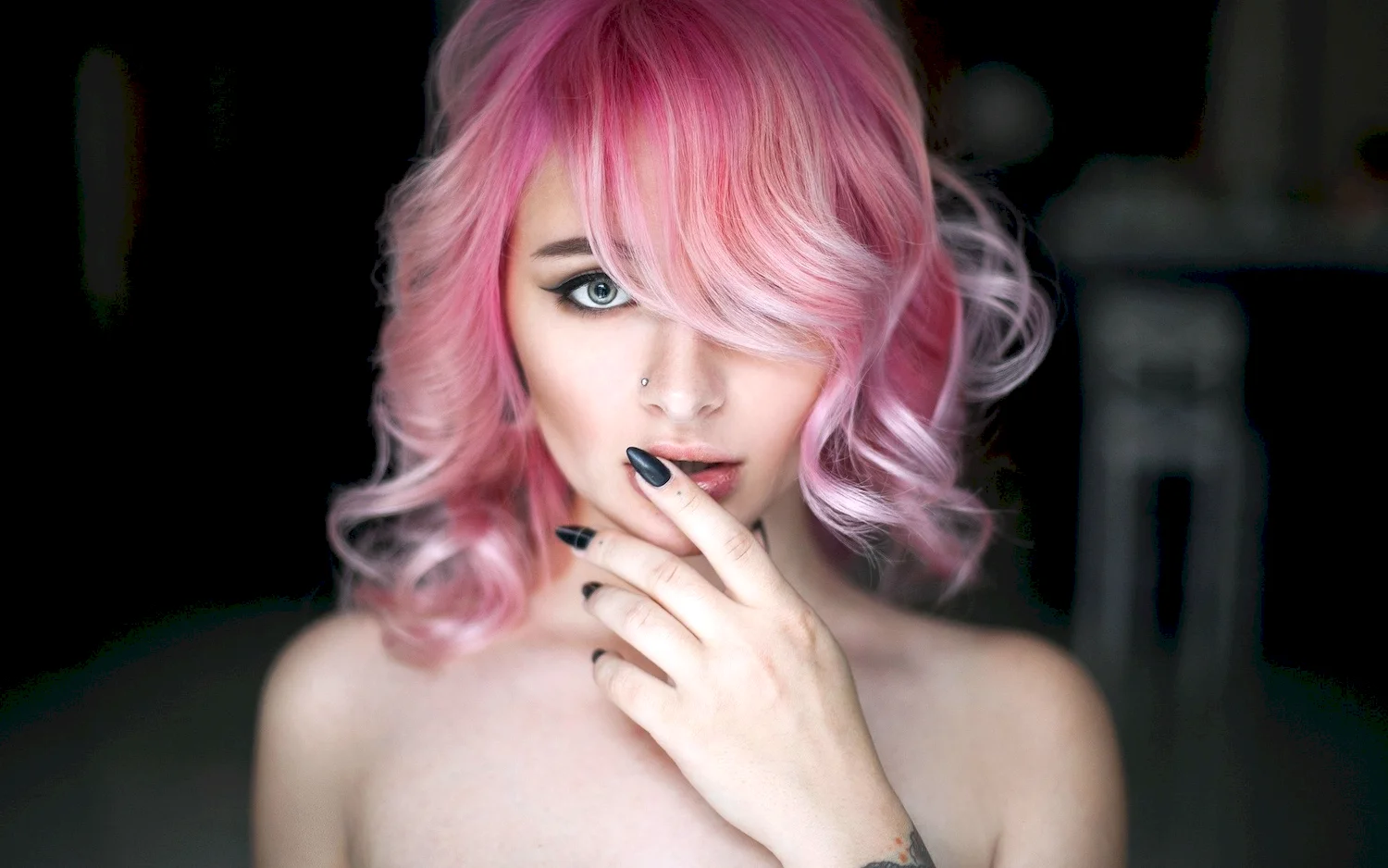 Минxо с розовыми волосами