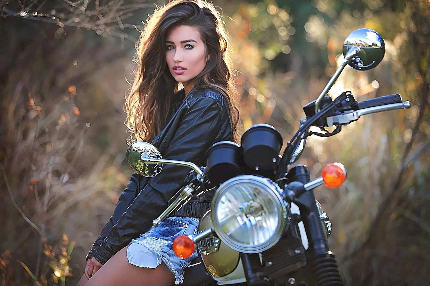 Миранда Керр фотосессия с мотоциклом