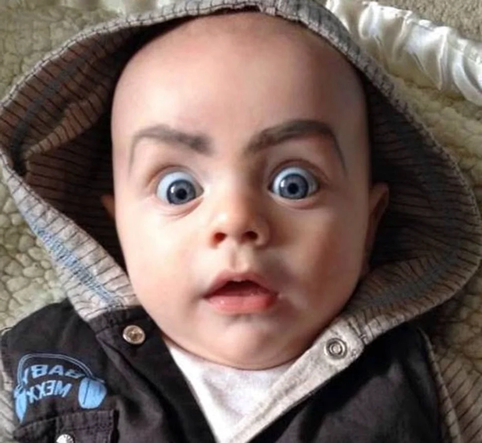 Младенец с большими глазами