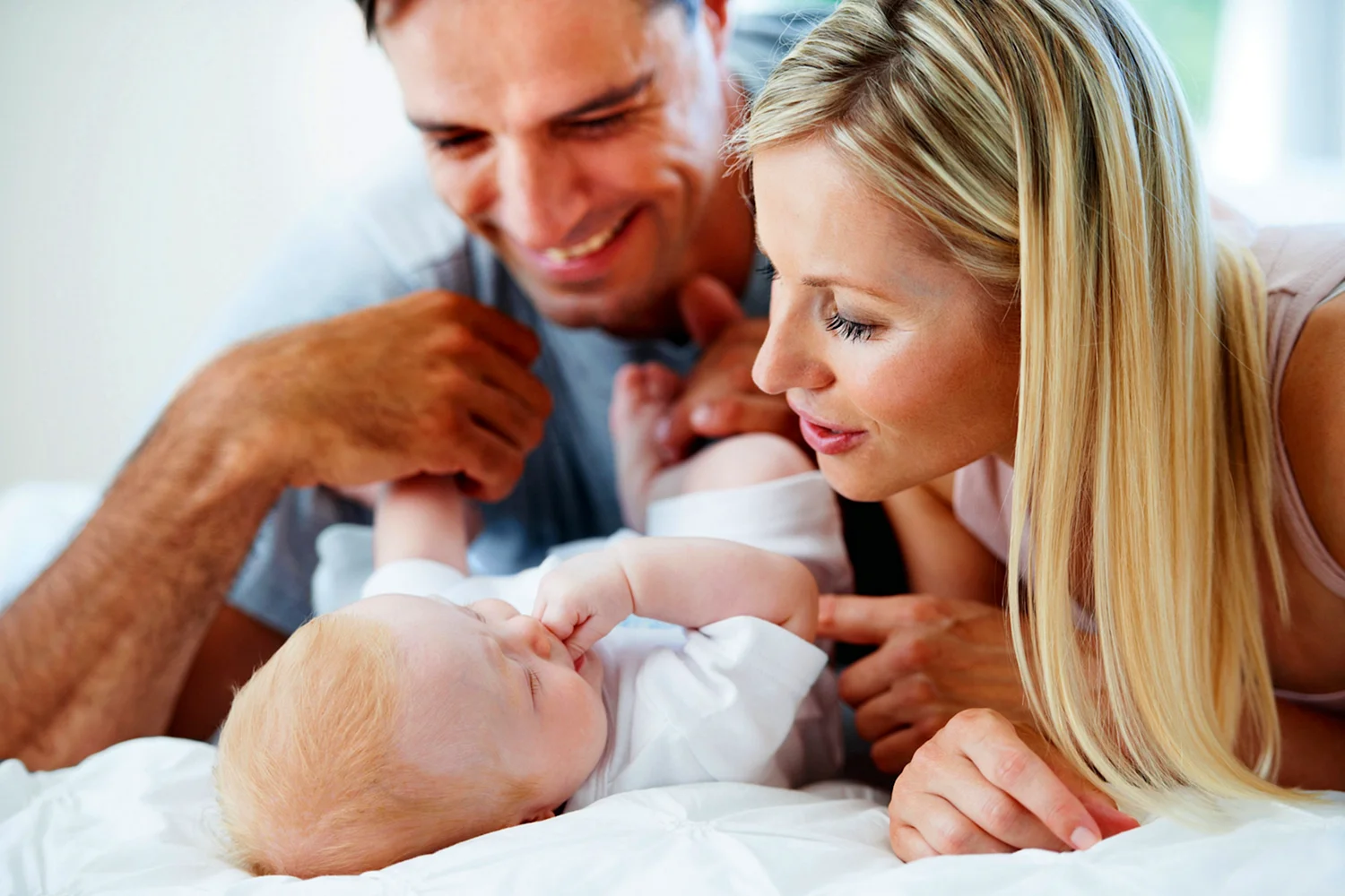 Младенец с мамой и папой