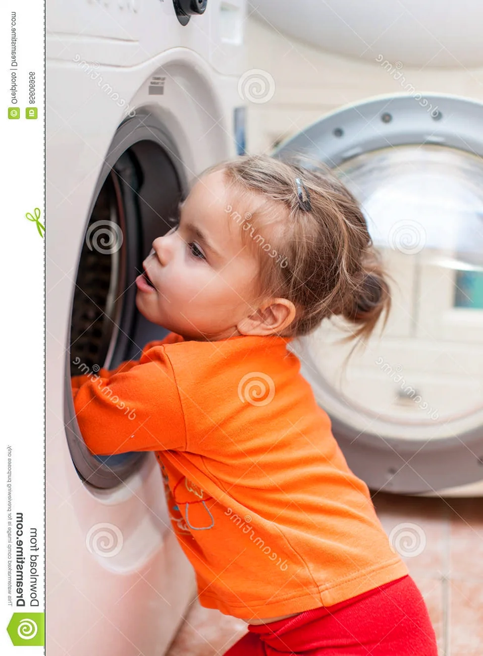 Младенец в стиральной машинке