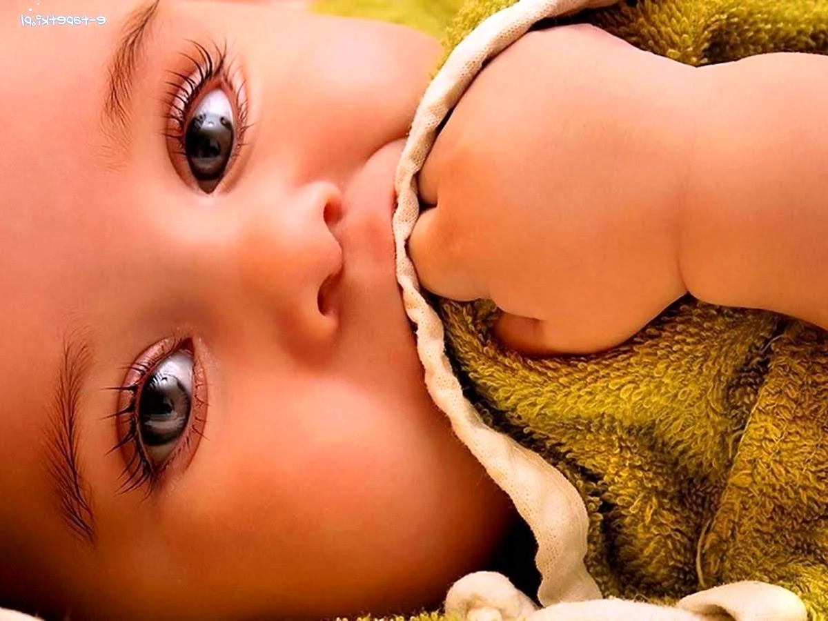 Младенцы с зелеными глазами