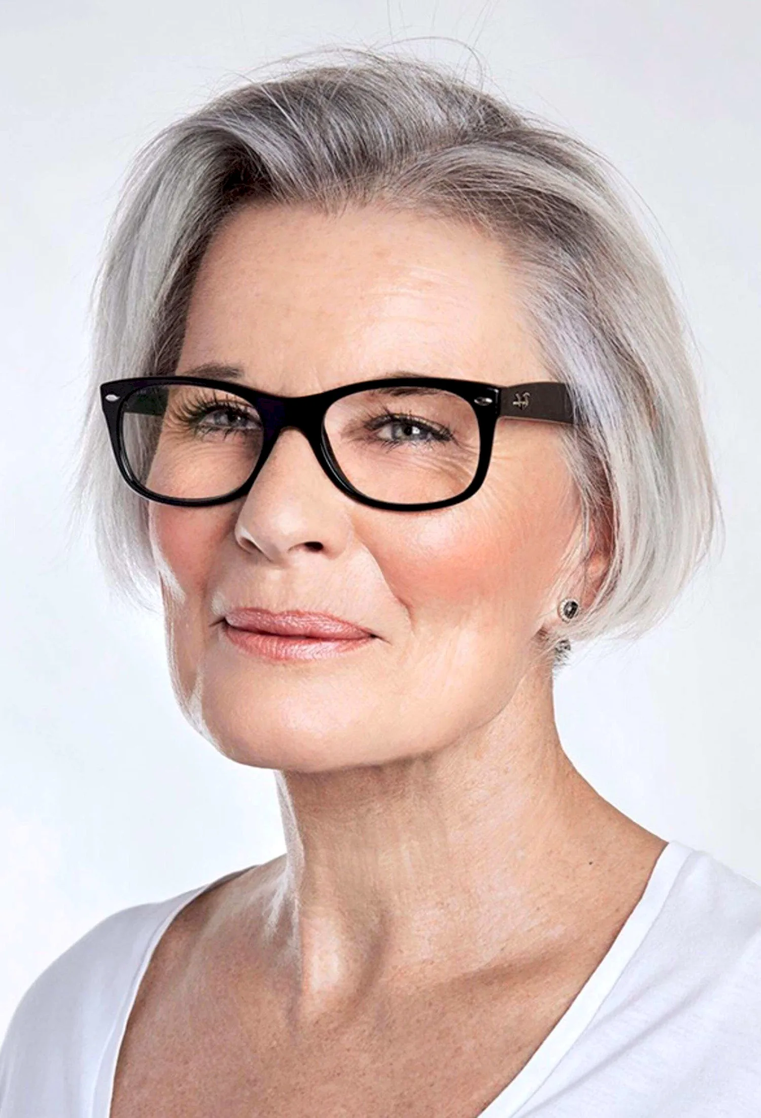 Модные очки для пожилых женщин