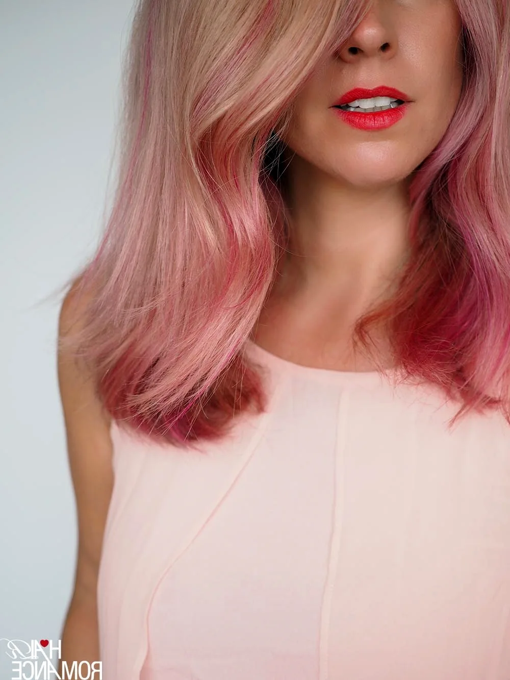Молочно розовый цвет волос
