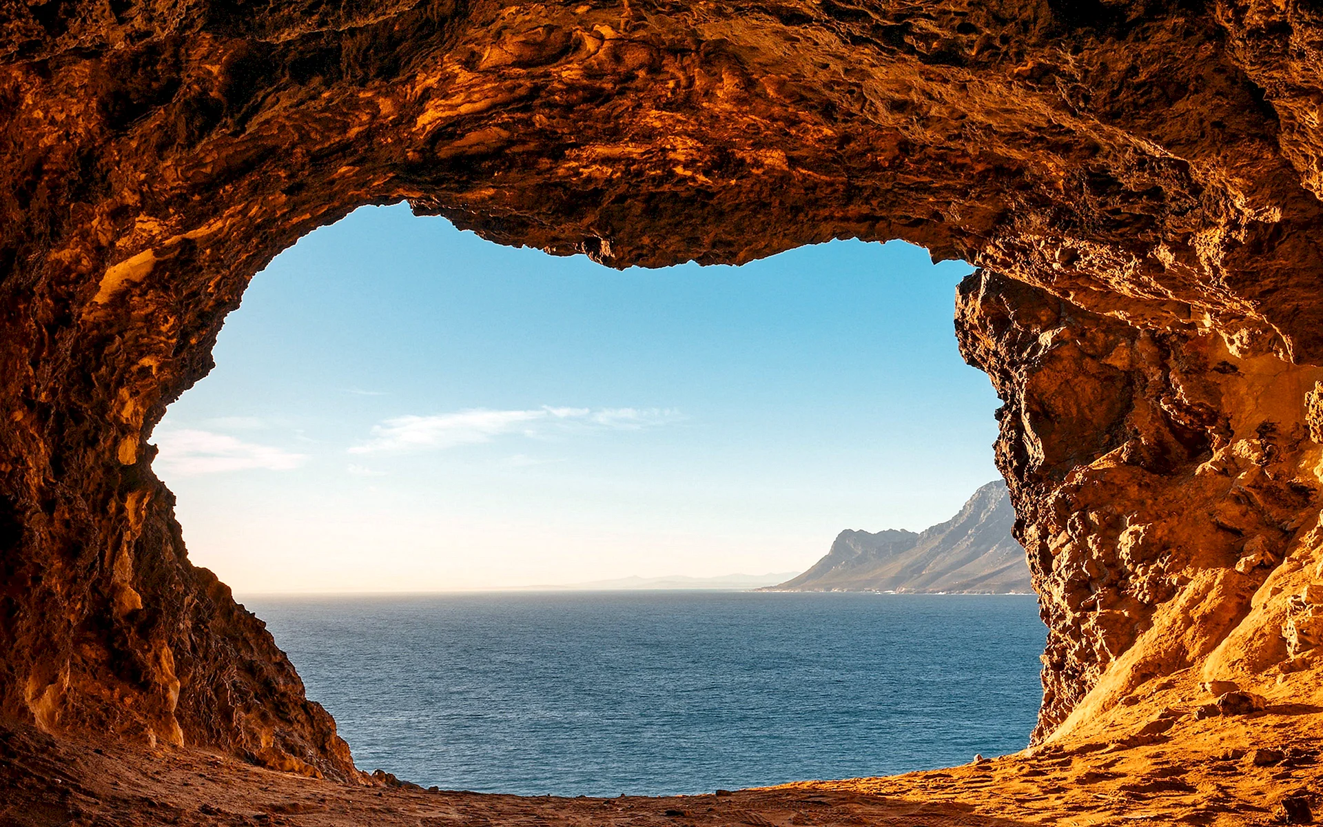 Морская пещера в Алгарве, Португалия