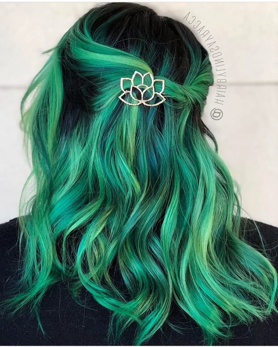Морской зеленый цвет волос
