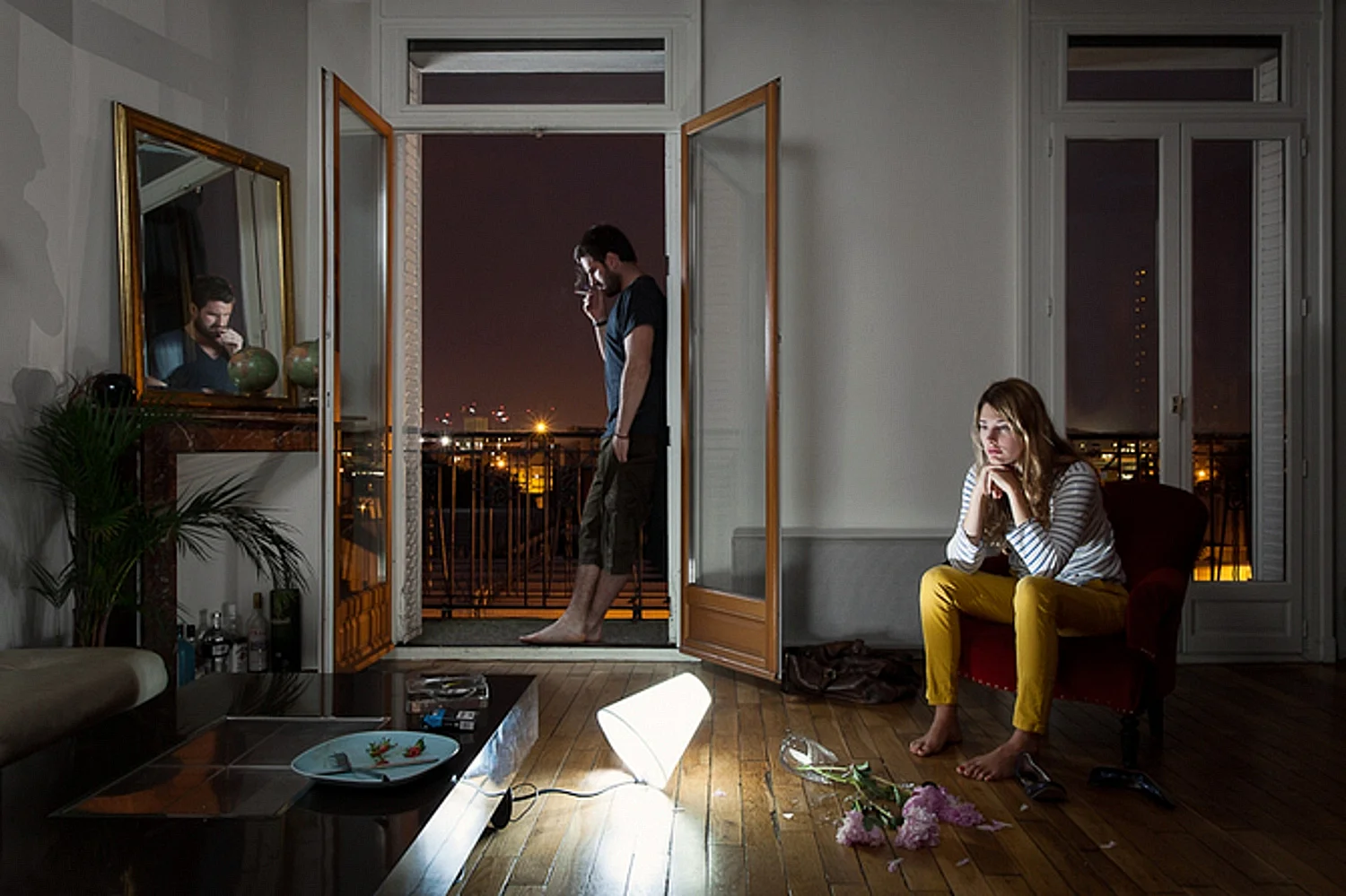 Мужчина и женщина в квартире