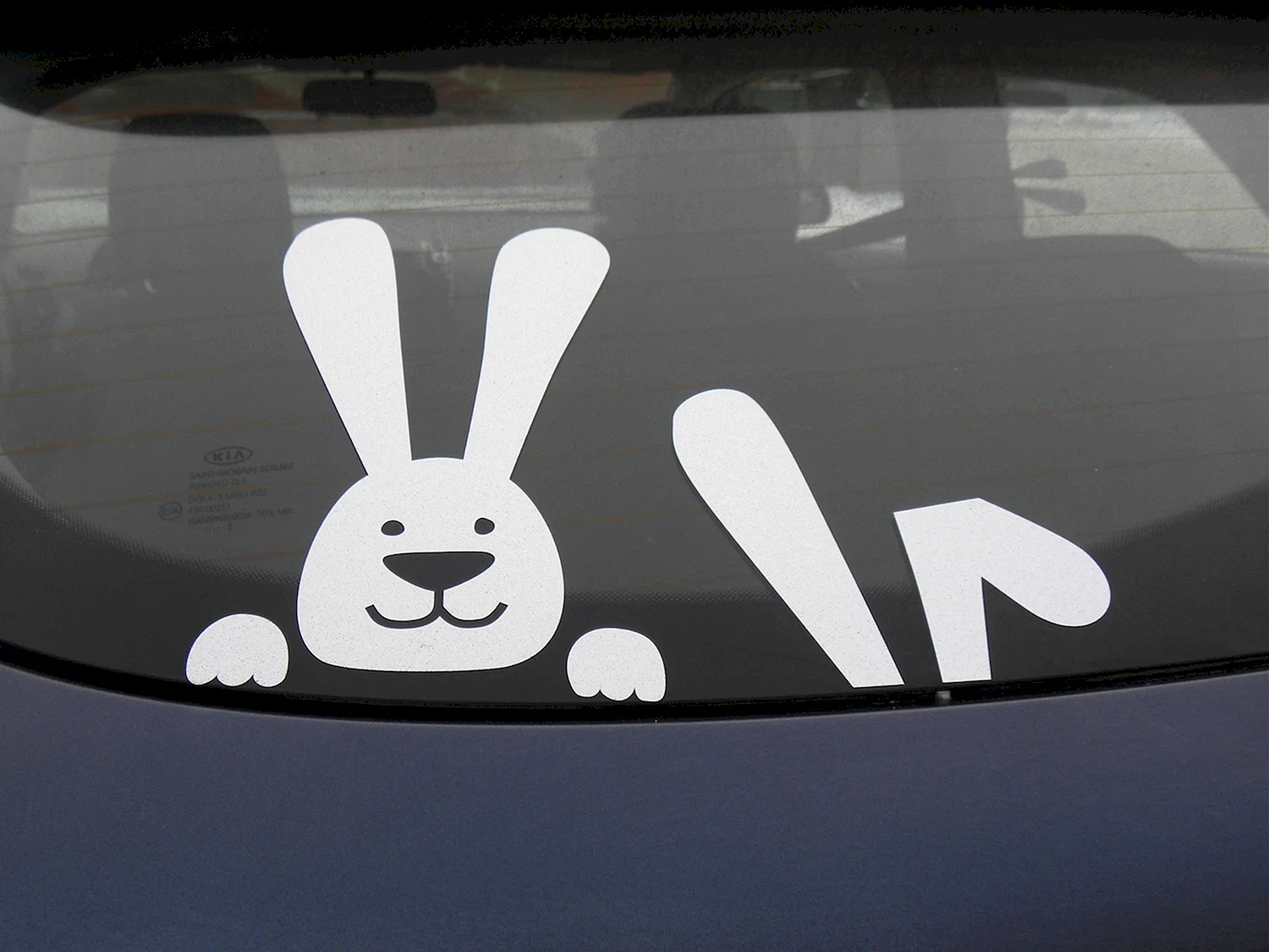 Наклейка на авто заяц