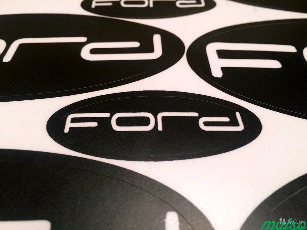 Наклейка на значок Форд