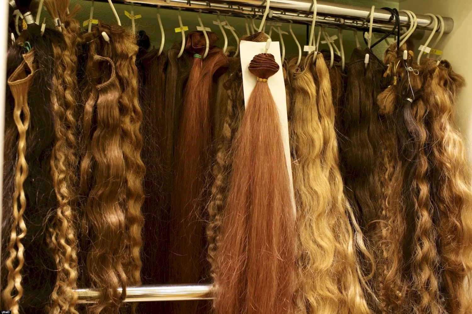 Наращивание волнистых волос