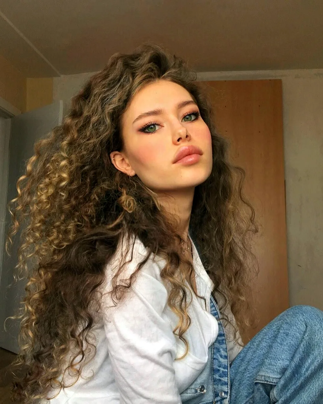 Натали Литвинова с кудрями