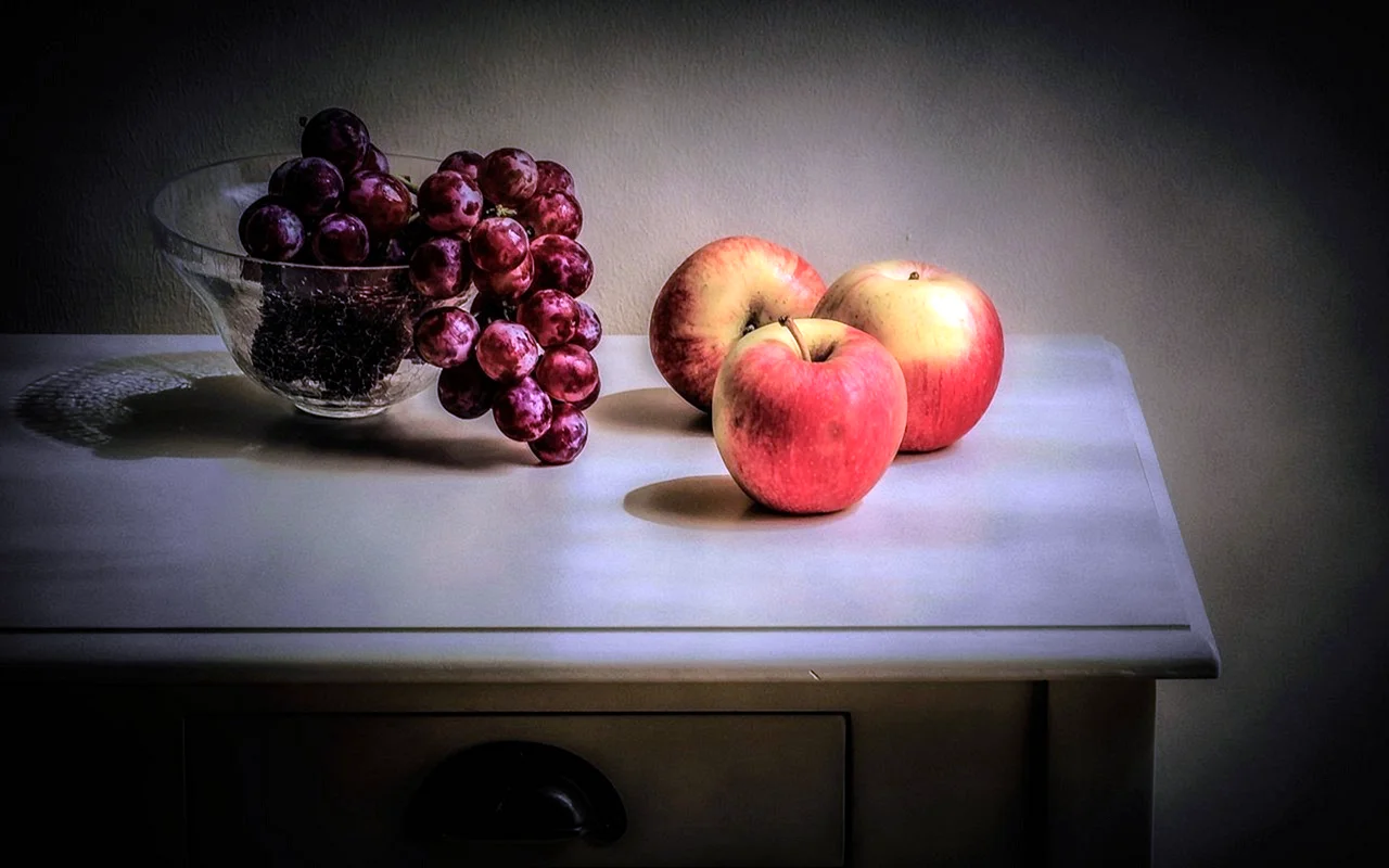 Натюрморт фрукты на столе