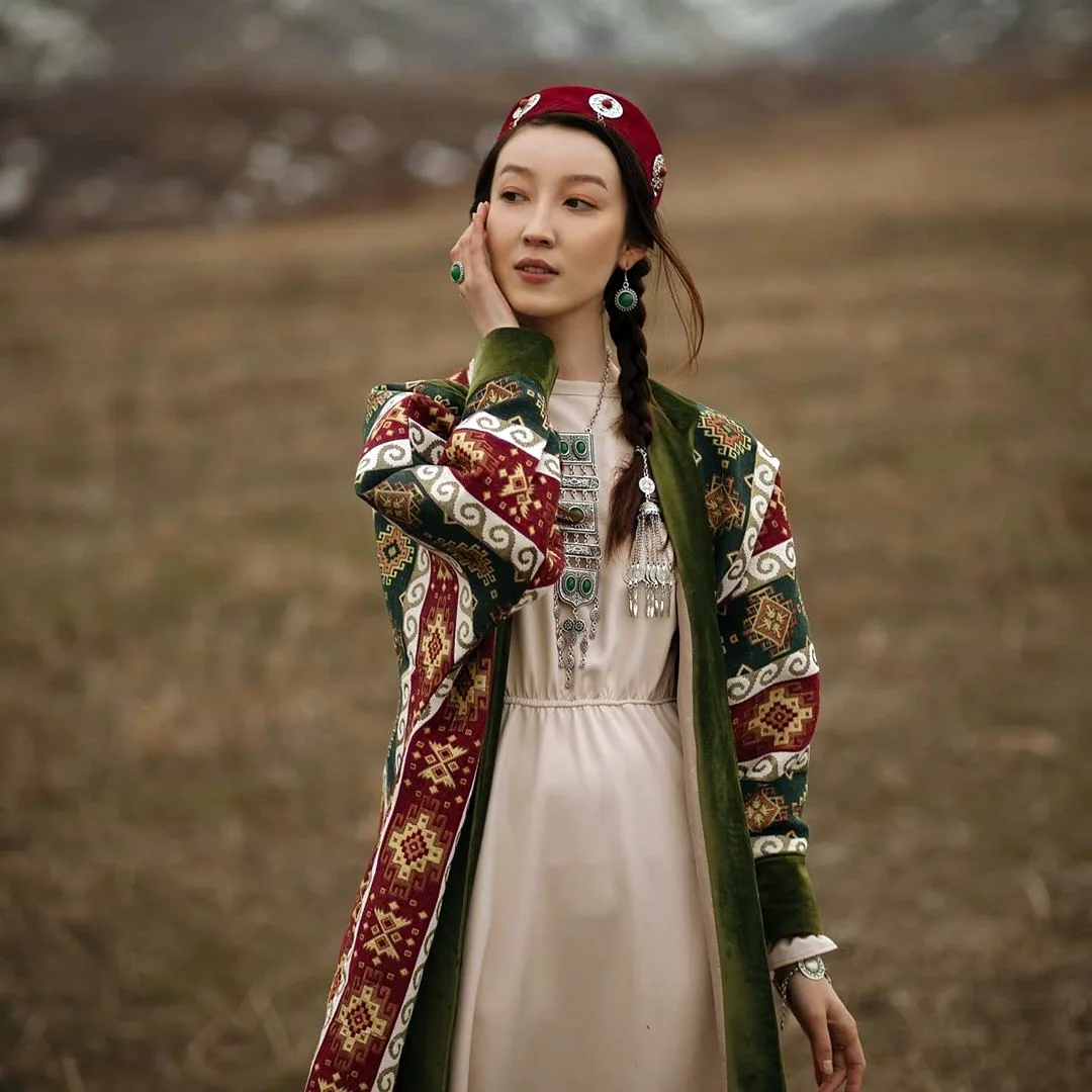Национальная одежда Казахстана женская