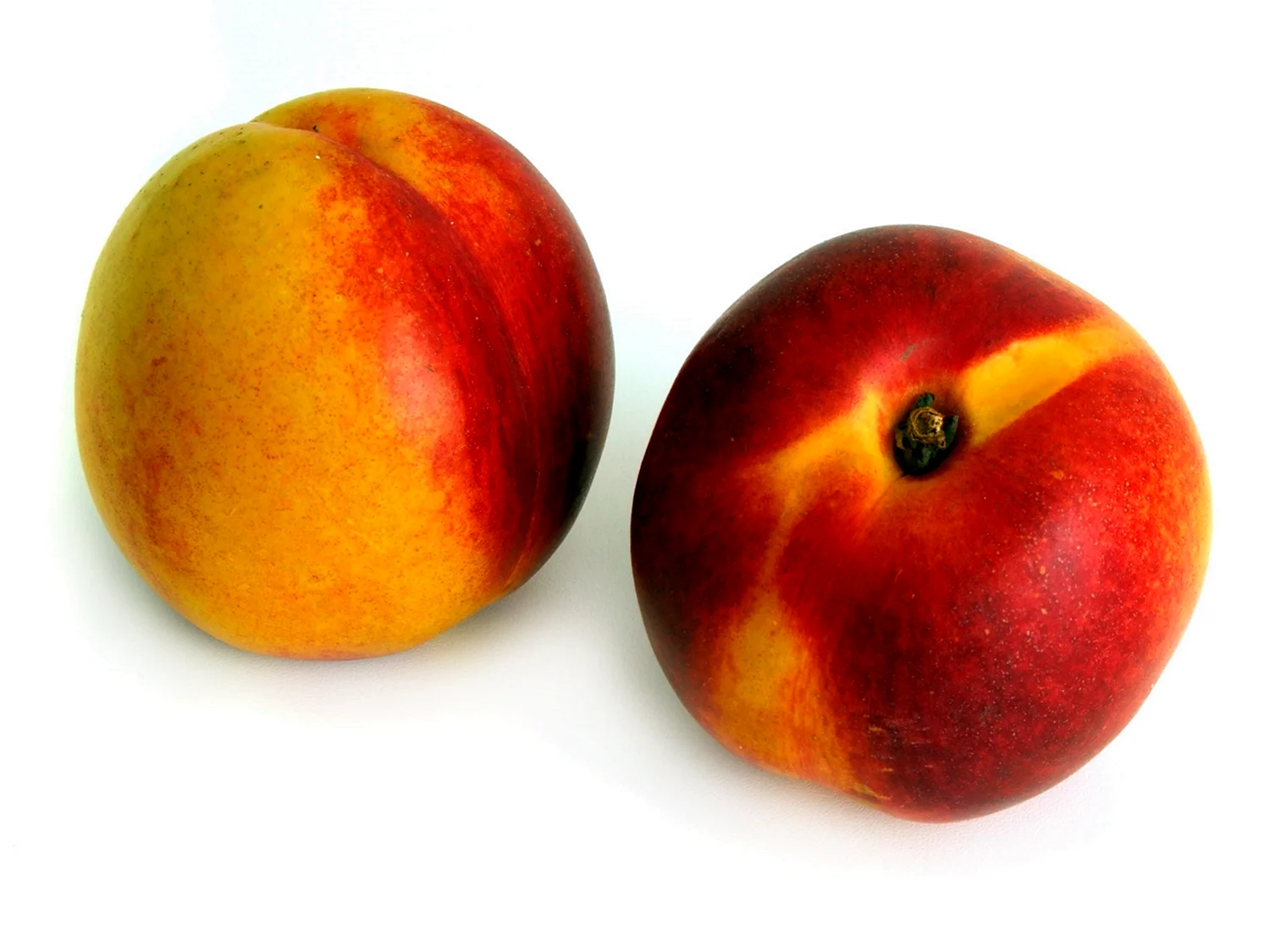 Нектарин персик яблоко
