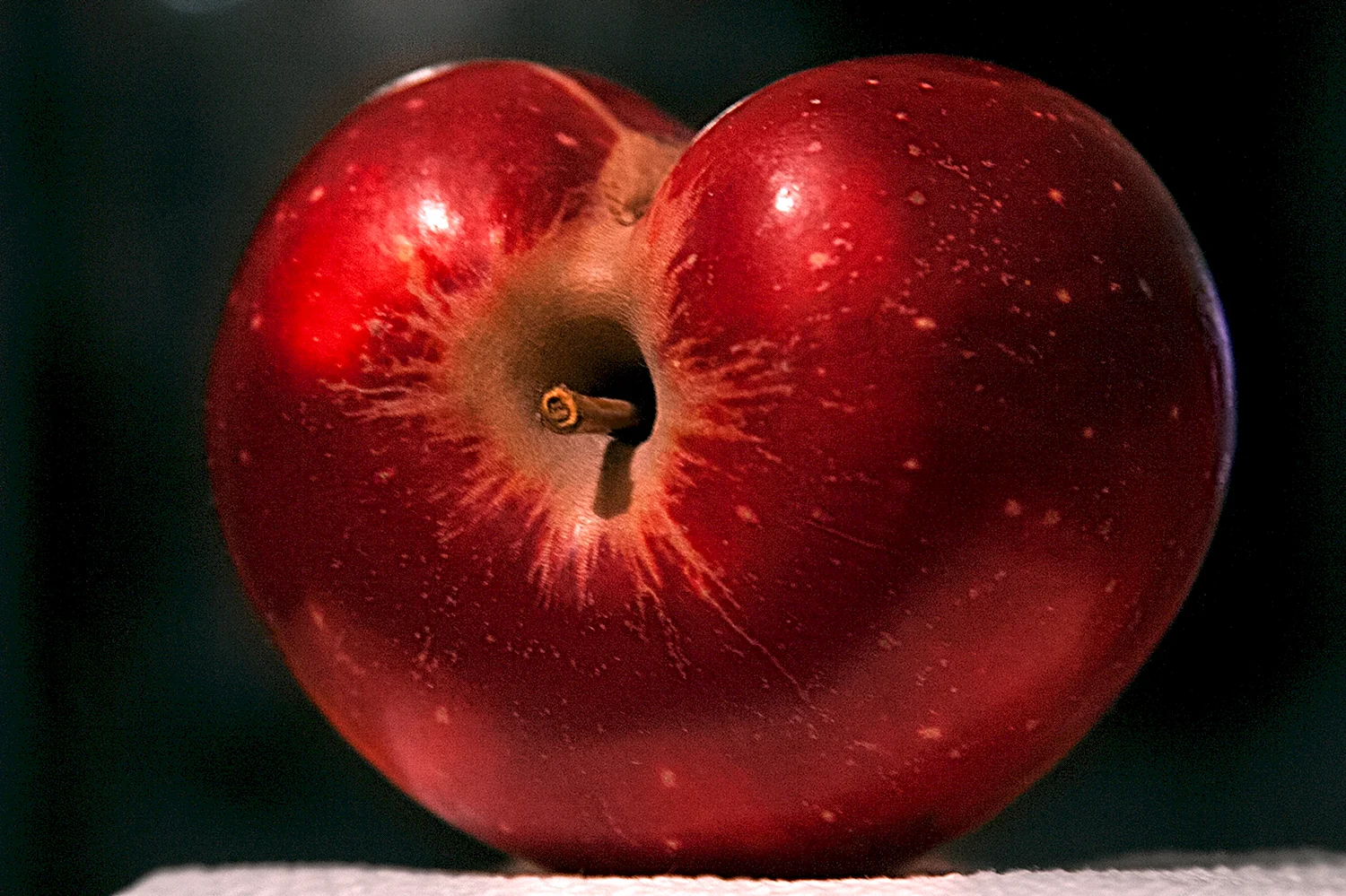 Необычные яблоки