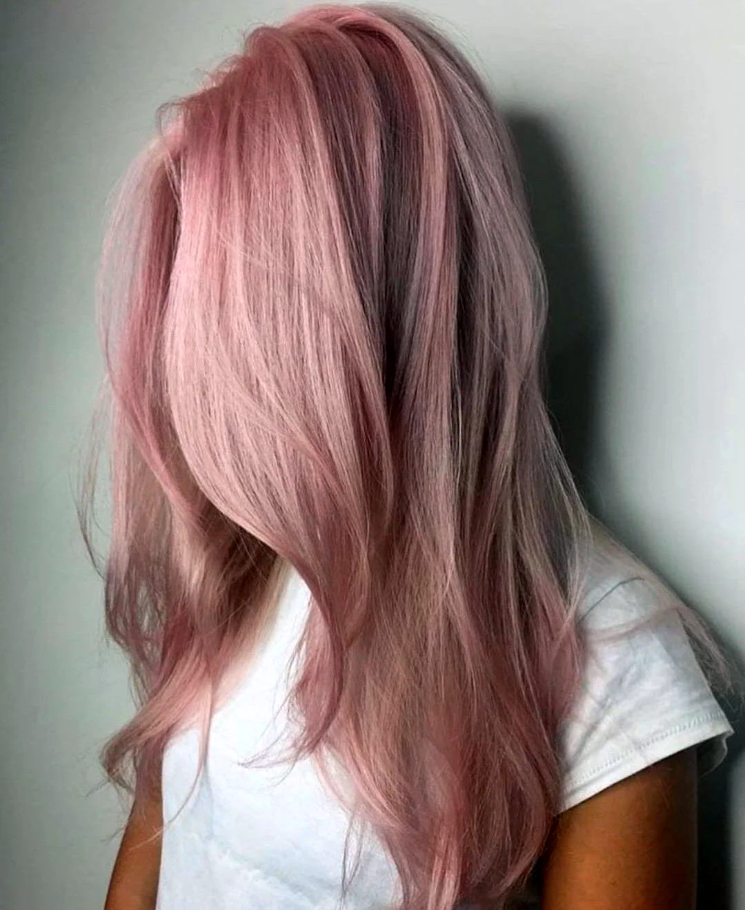 Нежно розовый цвет волос