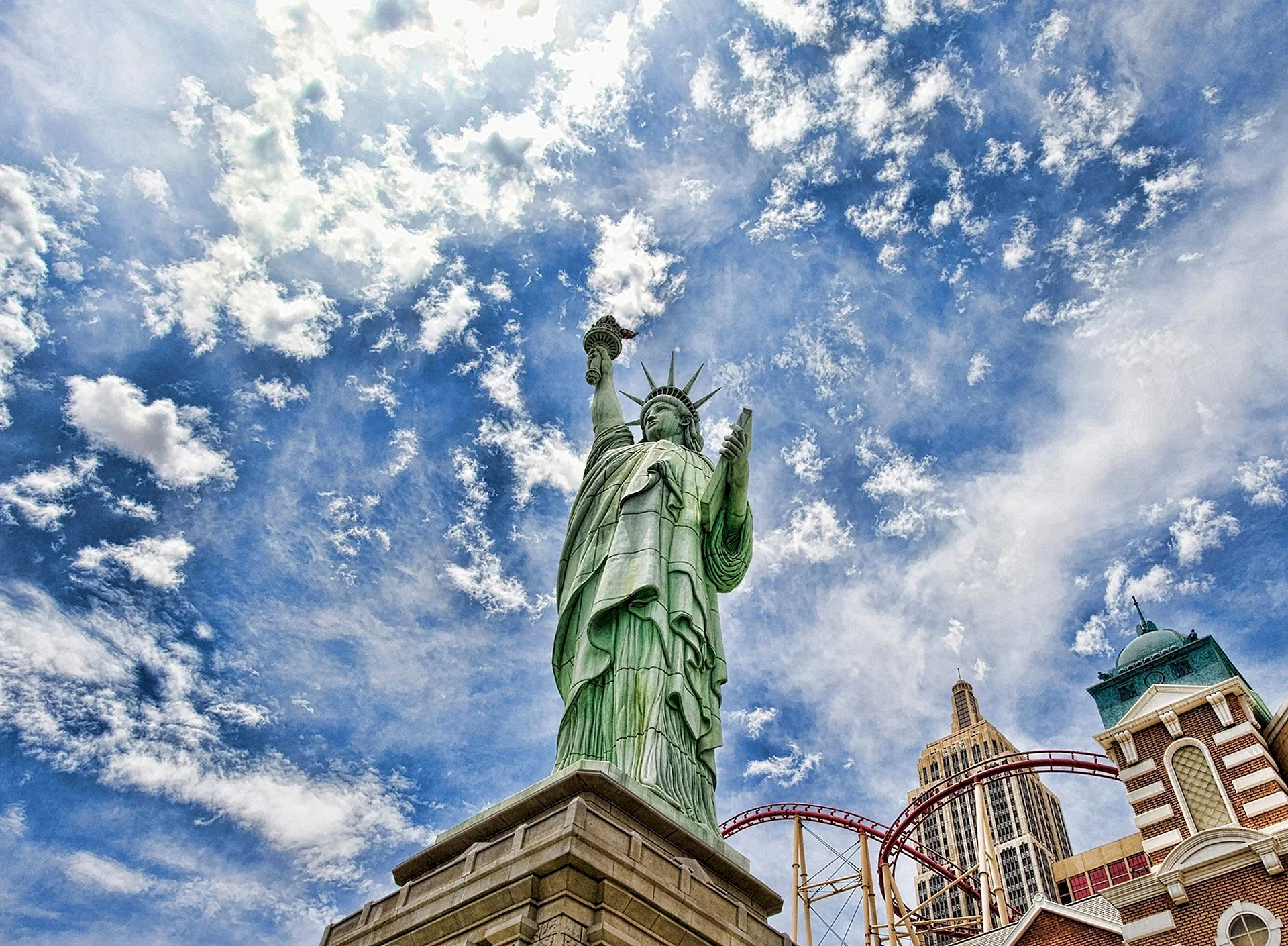 Нью-Йорк со статуей свободы на рабочий стол